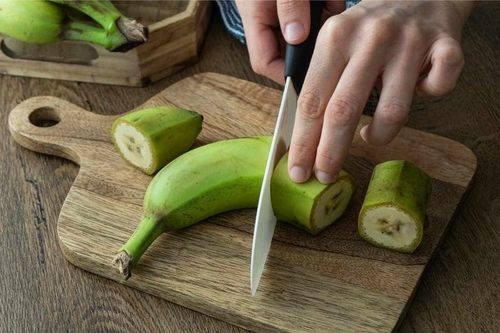 Điều gì xảy ra với cơ thể khi ăn chuối xanh luộc?