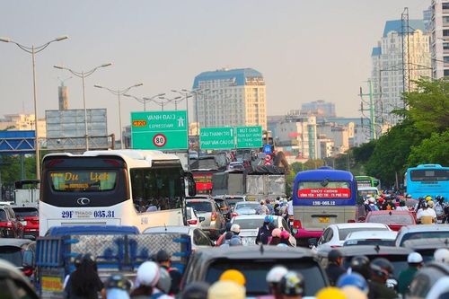 Tỷ lệ đất dành cho giao thông thấp: Áp lực giao thông tại Hà Nội ngày càng lớn