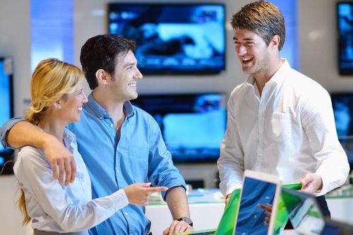Khi sale mải phục vụ khách mà quên bán hàng