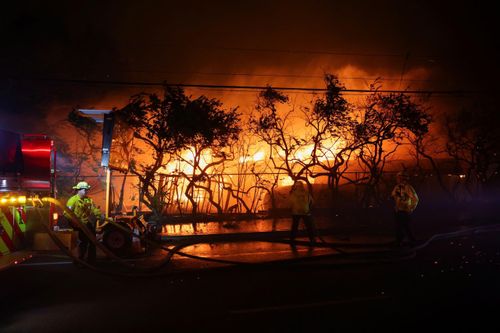 Gió thổi mạnh, Los Angeles đối mặt cảnh báo 'đặc biệt nguy hiểm'