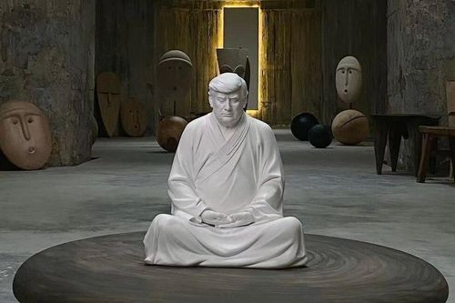 Tượng ông Trump ngồi thiền 'cháy hàng' ở Trung Quốc