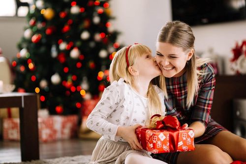 Lạm dụng vật chất làm phần thưởng cho con, lợi bất cập hại!