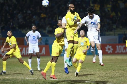 Thanh Hóa hòa kịch tính Nam Định, giữ vững ngôi đầu bảng V-League