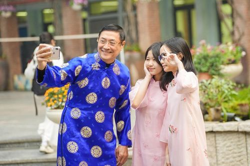 'Ngày hội Việt phục' gây quỹ cho học sinh có hoàn cảnh khó khăn