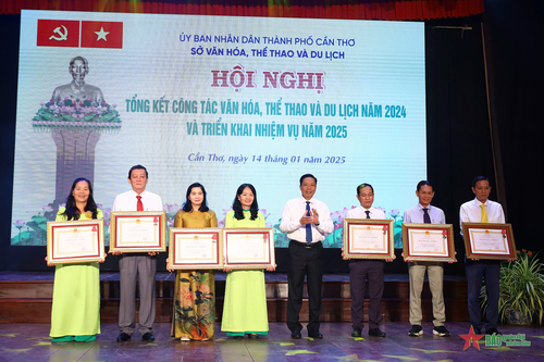 Cần Thơ nhiều cá nhân đón nhận Huân chương Lao động và Bằng khen của Thủ tướng Chính phủ