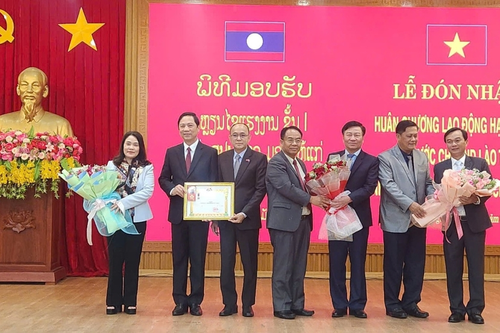 Tỉnh Quảng Trị đón nhận Huân chương Lao động hạng nhất của Chủ tịch nước CHDCND Lào