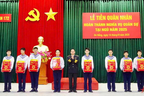 Vùng 3 Hải quân tổ chức lễ tiễn quân nhân hoàn thành nghĩa vụ quân sự tại ngũ năm 2025
