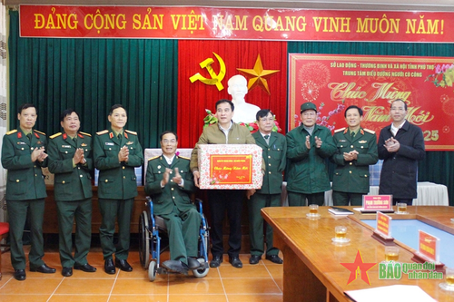 Quân ủy Trung ương, Bộ Quốc phòng thăm, chúc Tết Trung tâm Điều dưỡng người có công tỉnh Phú Thọ