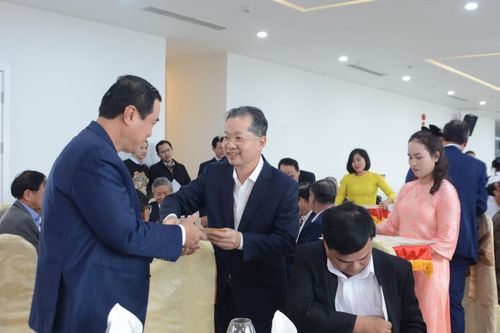 Lãnh đạo thành phố gặp mặt, chúc tết cán bộ hưu trí cao cấp, tướng lĩnh