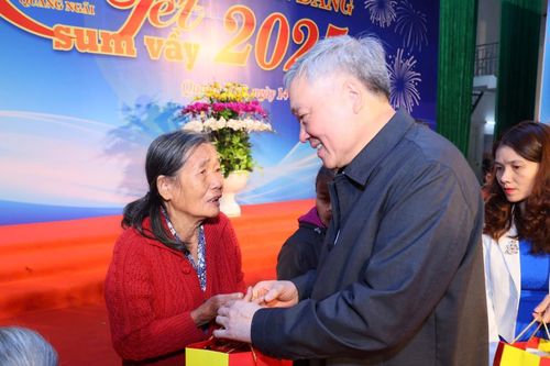 Phó Thủ tướng Thường trực Nguyễn Hòa Bình dự 'Tết sum vầy - Xuân ơn Đảng năm 2025 tại Quảng Ngãi