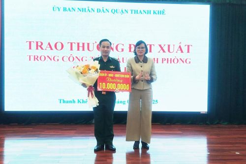 Đồn Biên phòng Phú Lộc được khen thưởng về thành tích bắt giữ 2 vụ chế tạo, tàng trữ, mua bán pháo trái phép