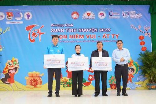 'Tết trọn niềm vui' năm 2025 đến với bà con khó khăn tỉnh Phú Yên