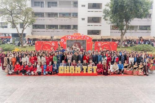 Hòa nhịp xuân rộn ràng cùng chương trình 'Tết sum vầy, xuân bình an' năm 2025 của Trường Đại học Ngoại thương