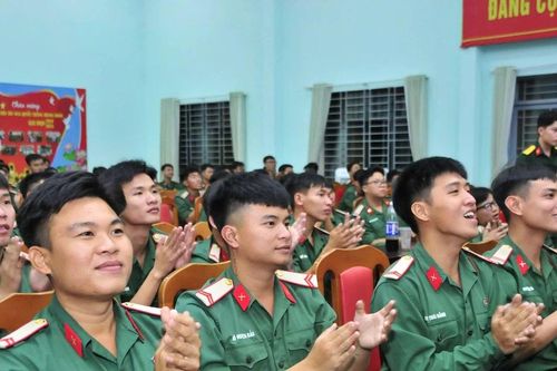 Mãi giữ cốt cách người lính Cụ Hồ