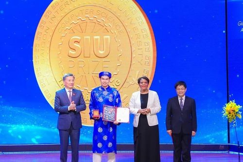 Tiến sĩ Trần Hoàng Dũng: Hái 'quả ngọt' từ nghiên cứu hệ thống thực-ảo