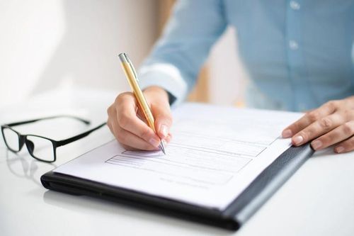 Nhờ AI viết đơn xin việc, bất ngờ nhận... 50 lời mời sau một đêm