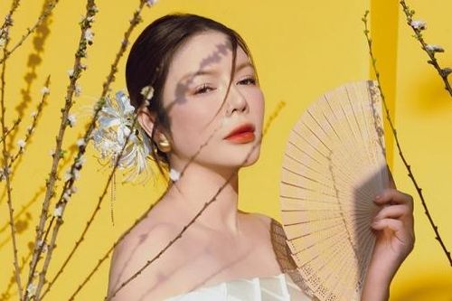 'Nữ hoàng thảm đỏ' Lý Nhã Kỳ hóa nàng thơ trong các thiết kế áo dài