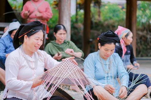 'Giữ lửa' nghề truyền thống nơi cực Bắc Tổ quốc