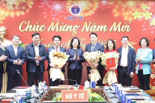 Bộ trưởng Bộ Y tế bổ nhiệm lại một số lãnh đạo đơn vị
