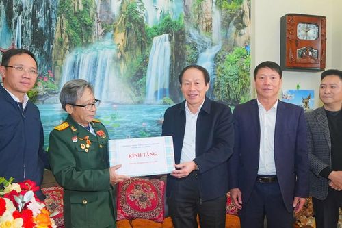 Lãnh đạo TP Hải Phòng thăm, chúc Tết gia đình nguyên lãnh đạo TP và gia đình chính sách