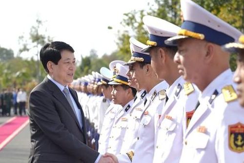 Chủ tịch nước chúc Tết lực lượng vũ trang, nhân dân đảo Phú Quốc