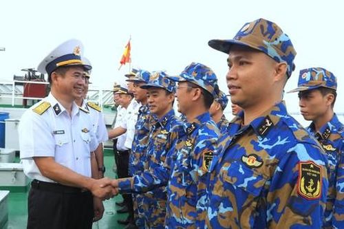 Hải đoàn 129 Hải quân mang không khí Tết tới Trường Sa