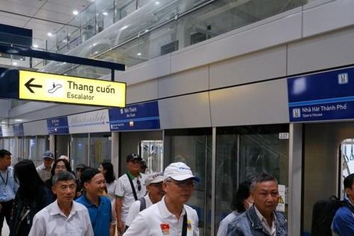 Thời tiết xấu khiến tàu metro TPHCM tạm dừng hoạt động