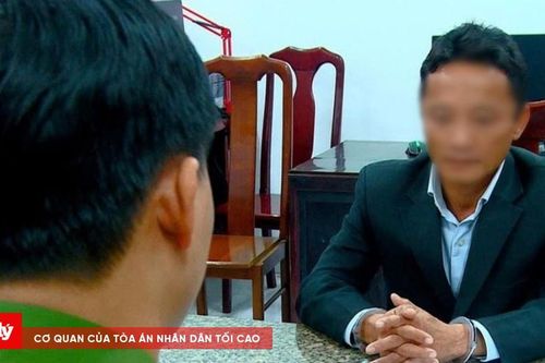 Dùng kiếm đe dọa nữ công nhân môi trường