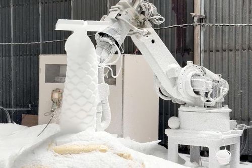 Cận cảnh 'cánh tay robot' hỗ trợ sản xuất linh vật rắn Tết 2025