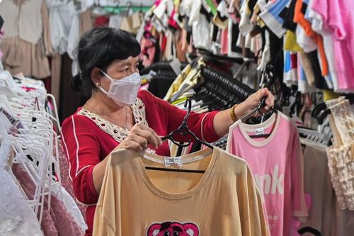 Mức sinh thấp kỷ lục, cần chính sách để hút người tuổi nghỉ hưu vẫn làm việc