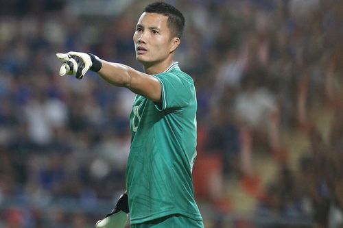 Thủ môn Đình Triệu phải vào viện kiểm tra sức khỏe sau ASEAN Cup