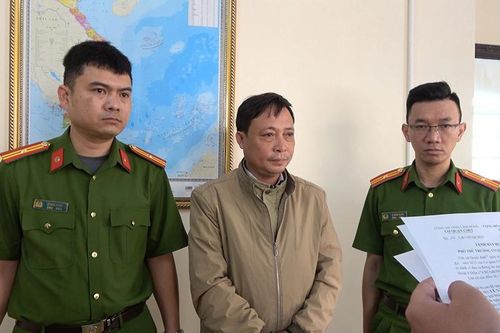 Khởi tố đối tượng lừa làm giấy tờ đất để chiếm đoạt 800 triệu đồng