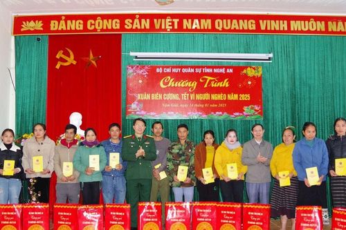 Bộ Chỉ huy quân sự tỉnh tổ chức chương trình 'Xuân biên cương, Tết vì người nghèo năm 2025' tại Nậm Giải