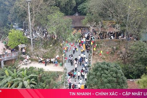 Lễ khai hội chùa Hương Tích mở đầu năm du lịch Hà Tĩnh 2025