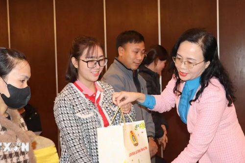 Hà Tĩnh, Bình Dương hỗ trợ người lao động, học sinh nghèo đón Tết đầm ấm