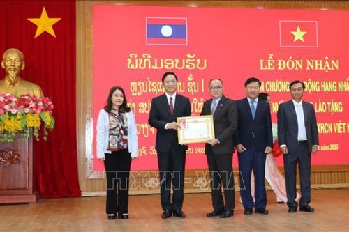 Quảng Trị nhận Huân chương Lao động hạng Nhất của Chủ tịch nước CHDCND Lào