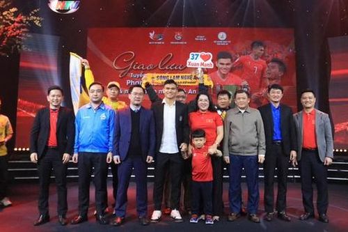 Nghệ An khen thưởng tuyển thủ quốc gia Phạm Xuân Mạnh