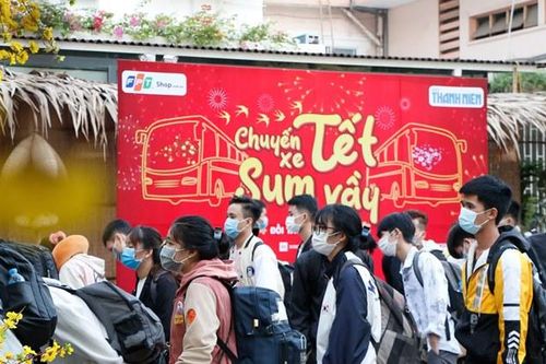 'Chuyến xe mùa xuân' đưa người lao động khó khăn về quê đón Tết