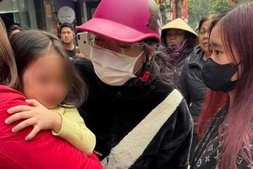 Tìm thấy bé gái 4 tuổi bị người lạ vào trường mầm non đón đi, tạm giữ đối tượng nghi bắt cóc