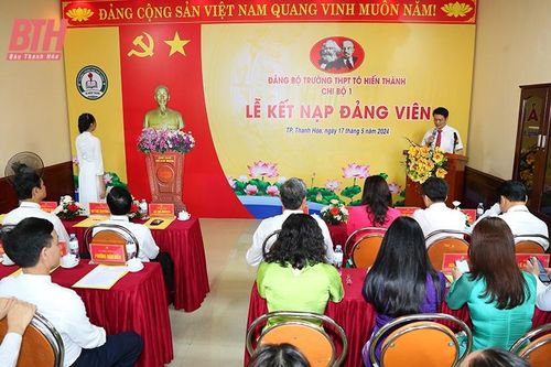Phát triển đảng viên trong học sinh để tăng sức chiến đấu cho Đảng
