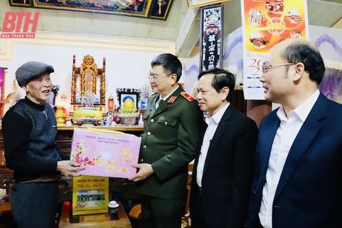 Thiếu tướng Trần Phú Hà, Giám đốc Công an tỉnh thăm, kiểm tra tình hình sản xuất, đời sống Nhân dân tại huyện Vĩnh Lộc