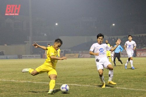 Đông Á Thanh Hóa chia điểm kịch tính với ĐKVĐ Thép Xanh Nam Định