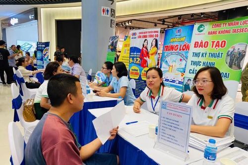 Hà Nội : Một số ngành nghề được nhà tuyển dụng săn đón nhân sự năm 2025