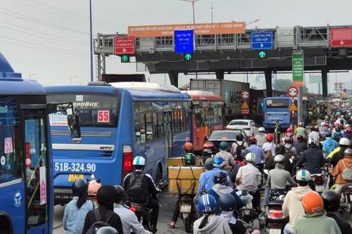 TP.HCM tăng cường điều tiết ùn tắc, đảm bảo an toàn giao thông dịp Tết