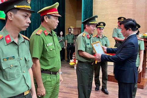 Công an An Giang chung sức hoàn thành nhiệm vụ