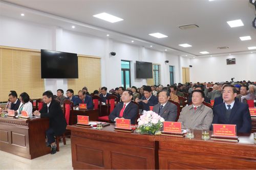 Thành ủy Điện Biên Phủ gặp mặt đảng viên 60 năm tuổi Đảng trở lên