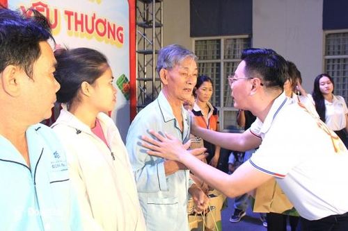 Xuân tình nguyện chia sẻ yêu thương