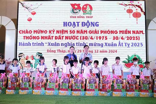 Mang Xuân ấm áp đến với thiếu nhi có hoàn cảnh khó khăn