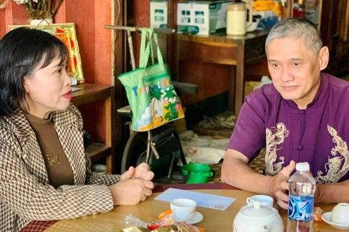 Thăm, tặng quà người có uy tín và hộ nghèo trên địa bàn thành phố Pleiku