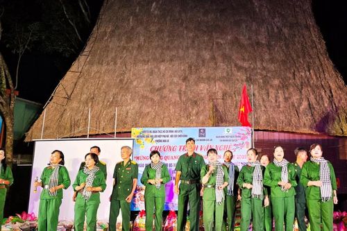 Chương trình văn nghệ mừng Đảng, mừng Xuân tại làng Ơp